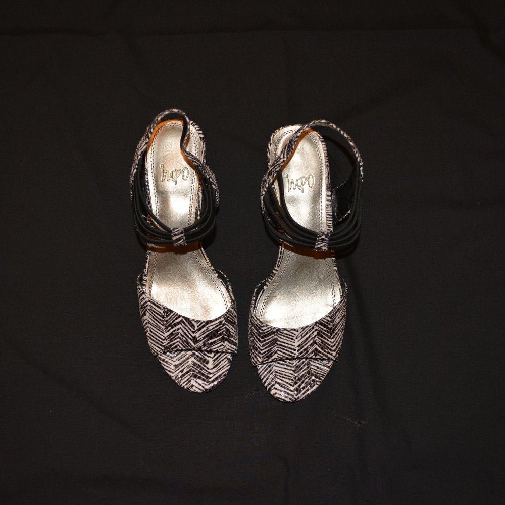 Low heel open toed shoe